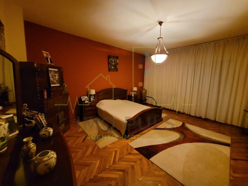 Casa individuala. Mobilata si utilata. Dispune de toate utilitatile.