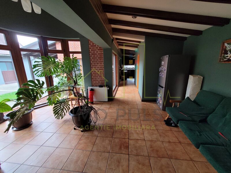 Casa individuala. Mobilata si utilata. Dispune de toate utilitatile.